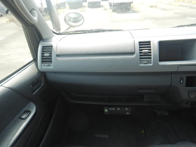 TOYOTA Hiace Commuter thumbnail 37