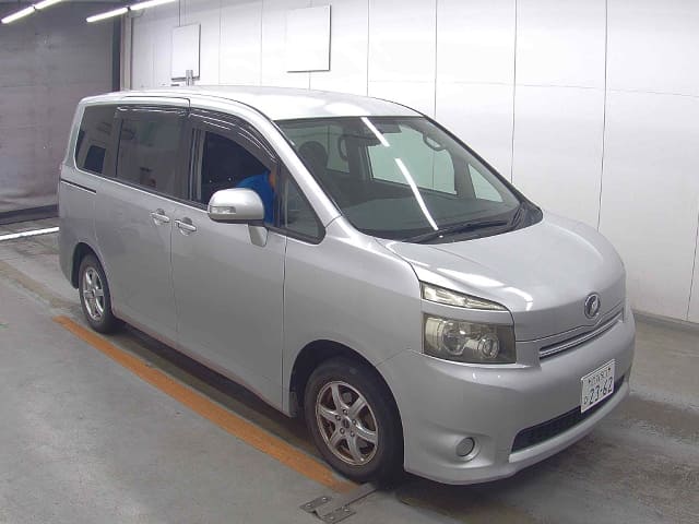 TOYOTA Voxy thumbnail 4