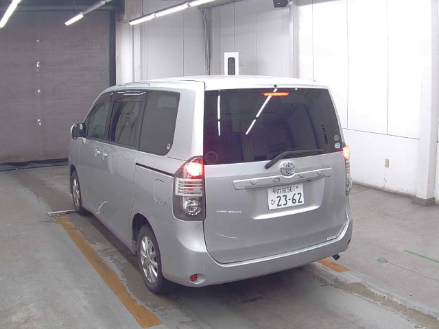 TOYOTA Voxy thumbnail 5