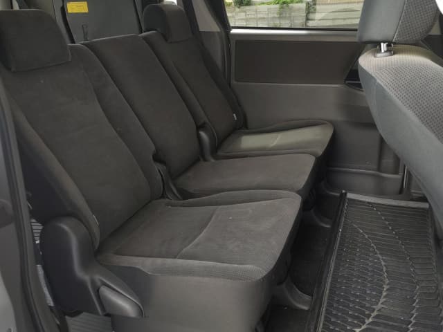 TOYOTA Voxy thumbnail 6