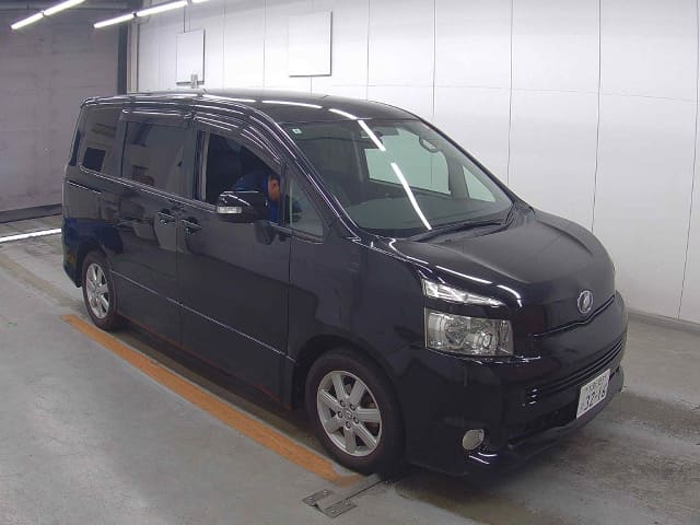 TOYOTA Voxy thumbnail 4