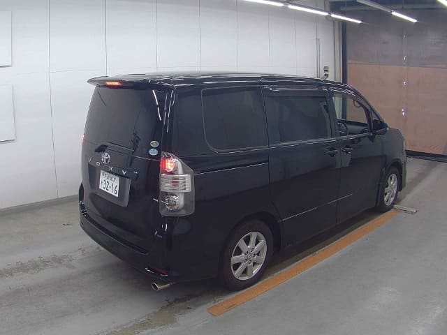 TOYOTA Voxy thumbnail 2