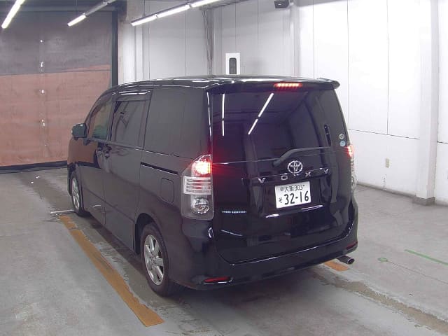 TOYOTA Voxy thumbnail 5
