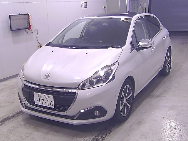 PEUGEOT 208