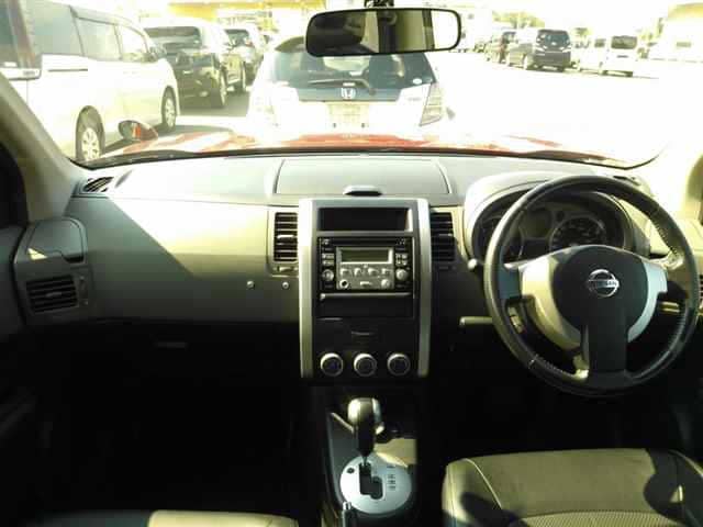 NISSAN X-Trail thumbnail 3