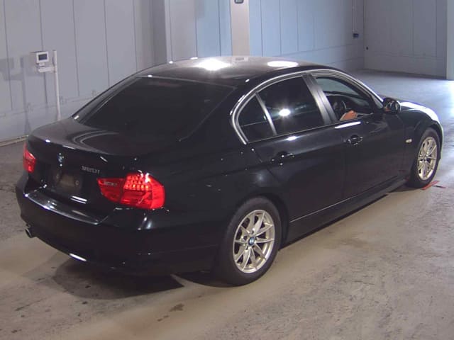 BMW 3 Series thumbnail 2