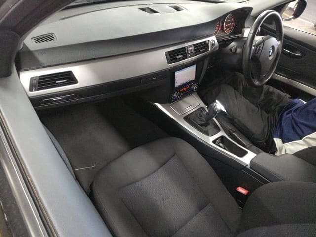 BMW 3 Series thumbnail 3