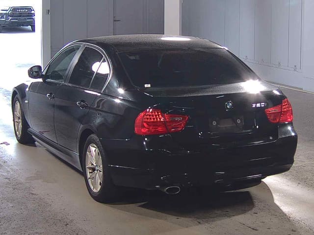 BMW 3 Series thumbnail 5