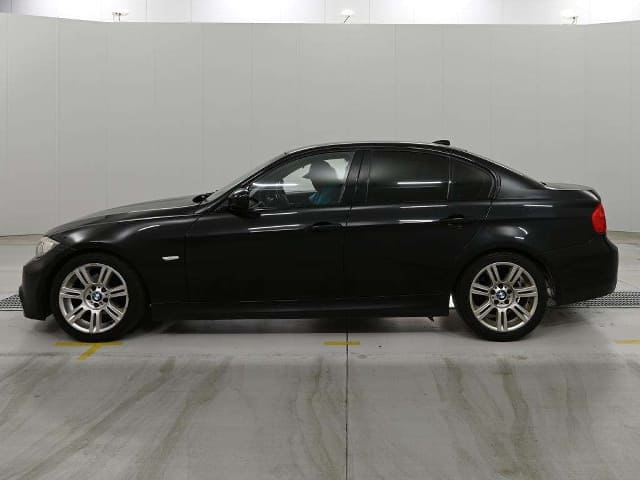 BMW 3 Series thumbnail 6