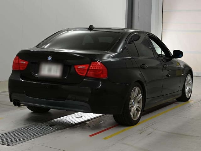 BMW 3 Series thumbnail 2