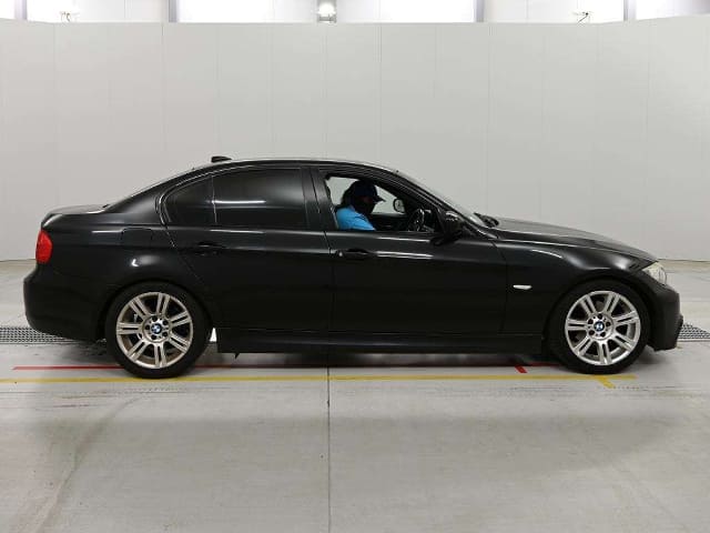 BMW 3 Series thumbnail 5