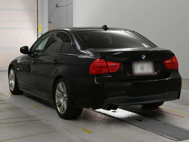 BMW 3 Series thumbnail 8