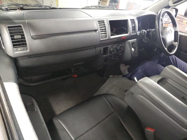 TOYOTA Hiace Van thumbnail 4