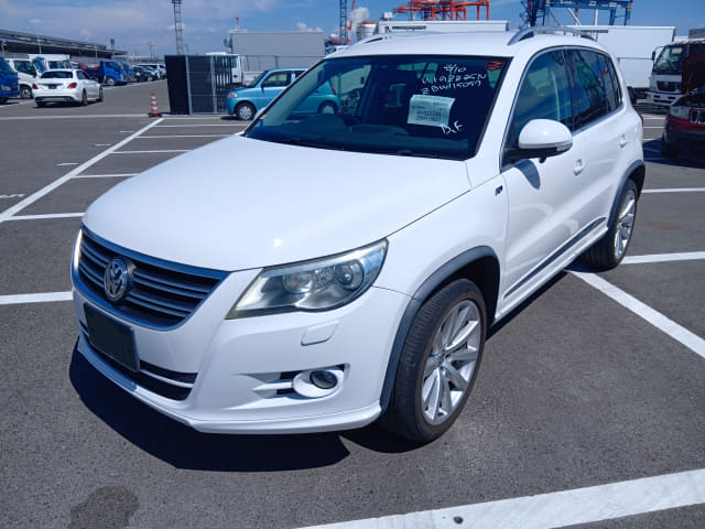 VOLKSWAGEN Tiguan;