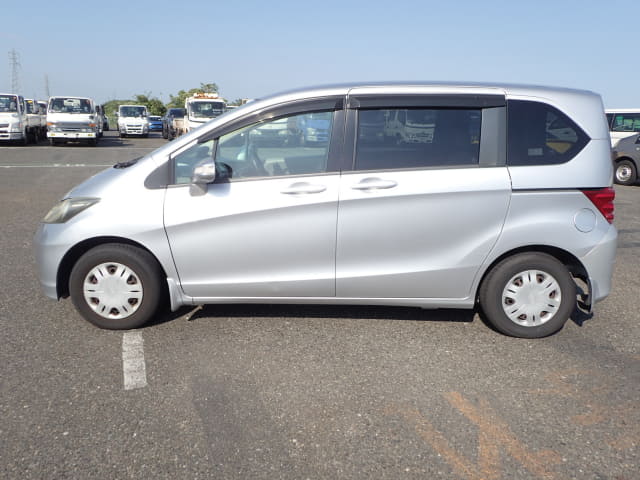 HONDA Freed thumbnail 2