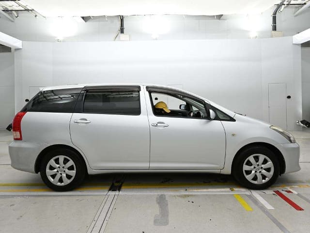 TOYOTA Wish thumbnail 3