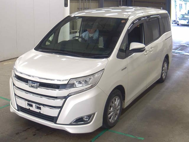TOYOTA Noah Hybrid