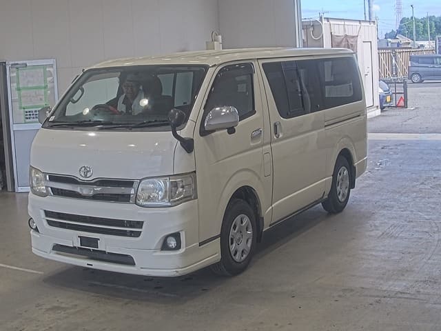 TOYOTA Hiace Van.