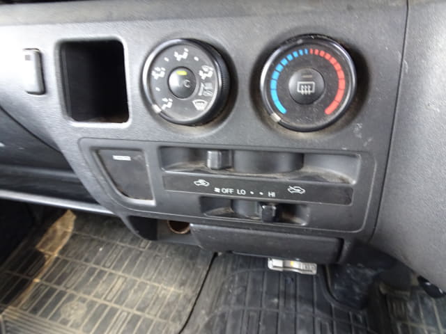 TOYOTA Hiace Van thumbnail 33