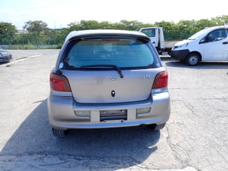 2002 TOYOTA Vitz
