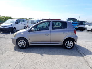 2002 TOYOTA Vitz