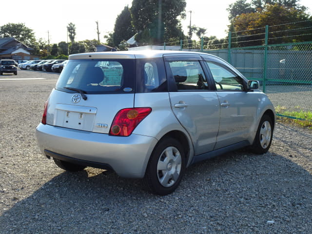 TOYOTA IST thumbnail 5