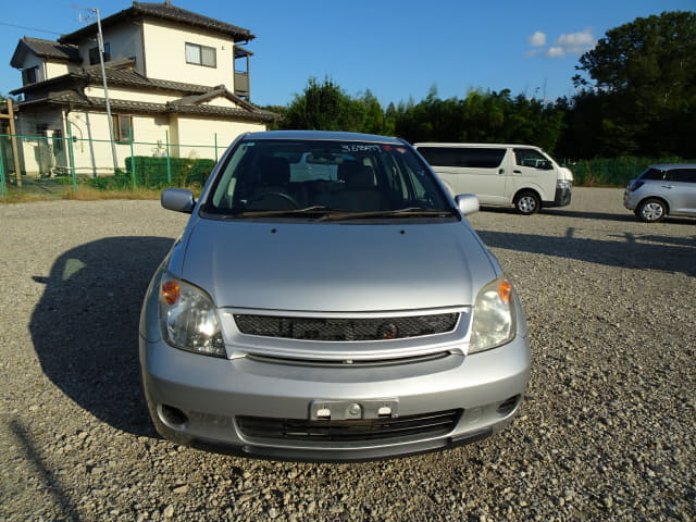 TOYOTA IST thumbnail 8
