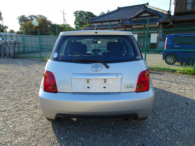 TOYOTA IST thumbnail 4
