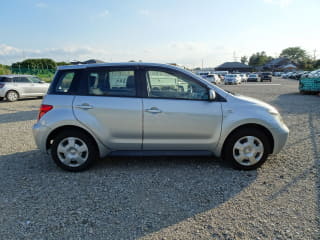 2002 TOYOTA IST