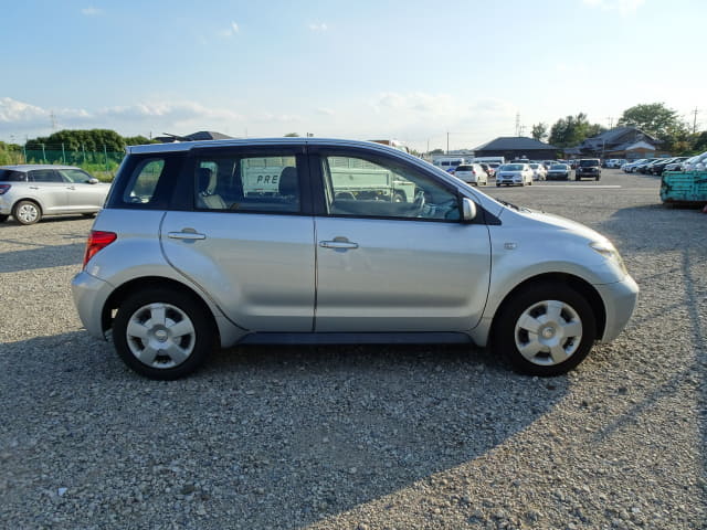 TOYOTA IST thumbnail 6