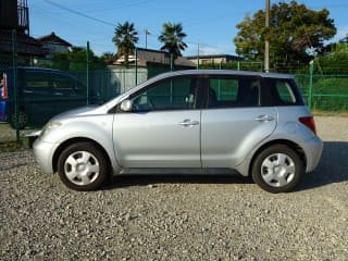 2002 TOYOTA IST