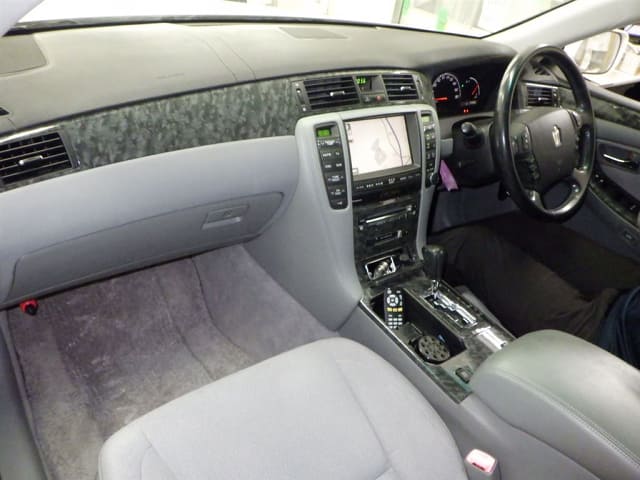 TOYOTA Crown thumbnail 4