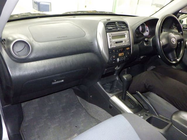 TOYOTA RAV4 thumbnail 3