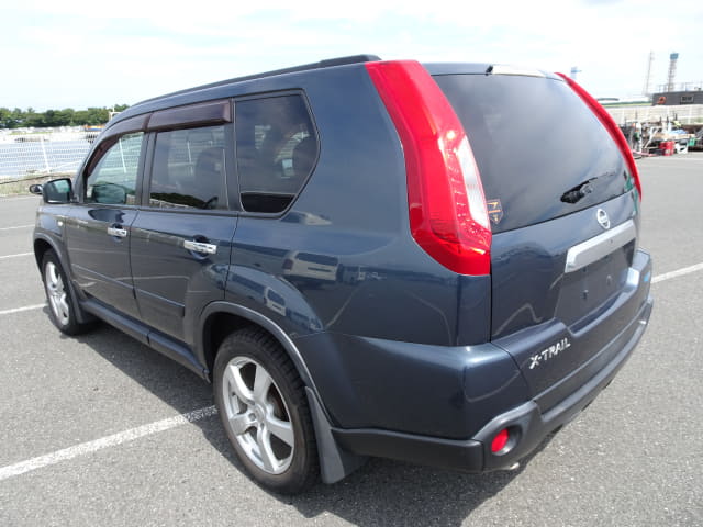 NISSAN X-Trail thumbnail 3