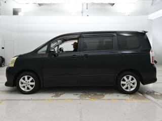 2009 TOYOTA Noah
