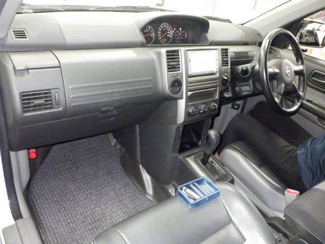 NISSAN X-Trail thumbnail 3
