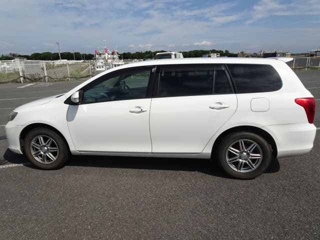 TOYOTA Corolla Fielder thumbnail 2