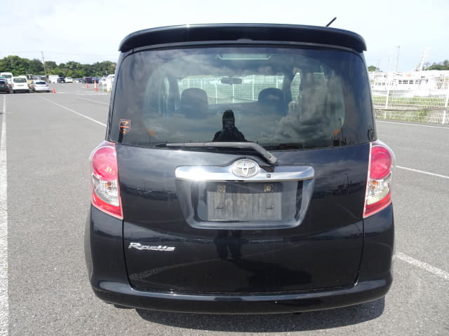 TOYOTA Ractis thumbnail 4