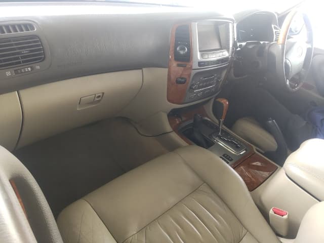 TOYOTA Land Cruiser thumbnail 4