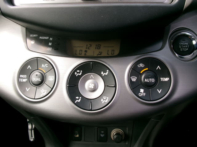 TOYOTA RAV4 thumbnail 42