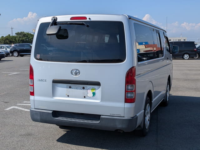 TOYOTA Hiace Van thumbnail 5