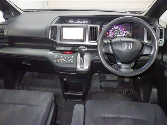 HONDA Step WGN thumbnail 3