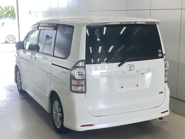 TOYOTA Voxy thumbnail 2