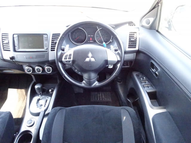 MITSUBISHI Outlander thumbnail 33