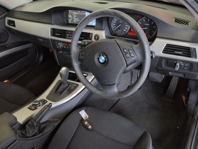 BMW 3 Series thumbnail 4