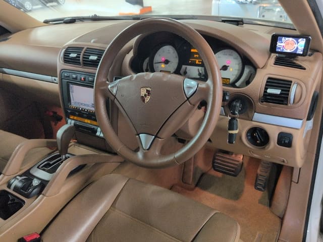 Porsche Cayenne thumbnail 4