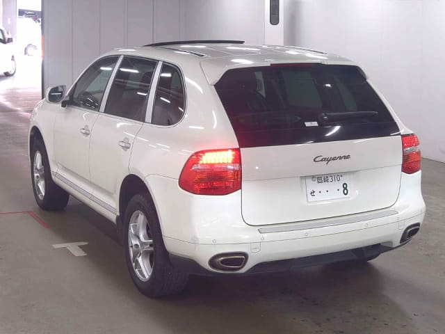 Porsche Cayenne thumbnail 3