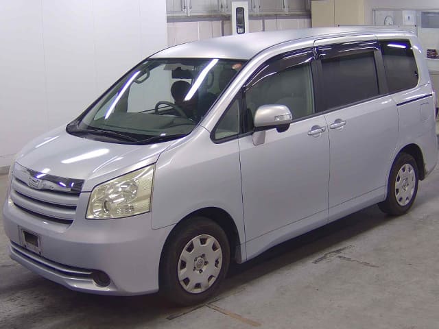 2009 TOYOTA Noah