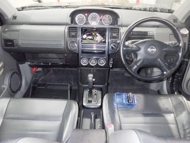 NISSAN X-Trail thumbnail 4