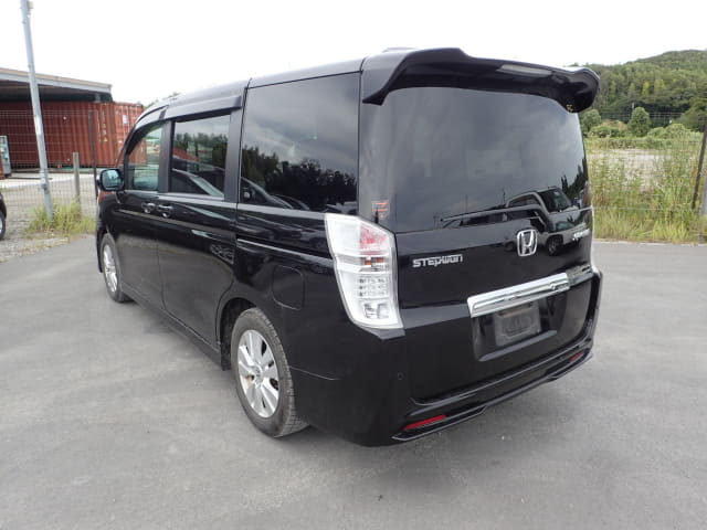 HONDA Step WGN thumbnail 3